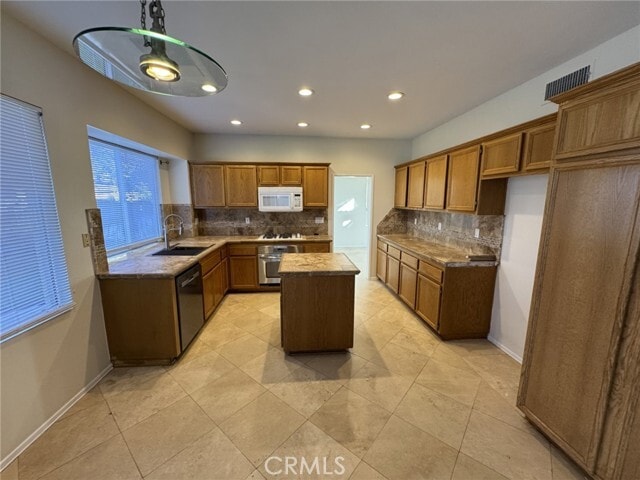 Building Photo - 2590 Taylor Ave