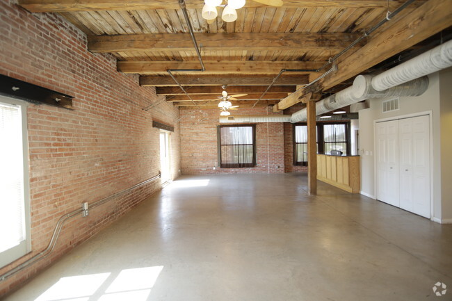 2BR, 2BA - 1300 SF - Lofts at 415