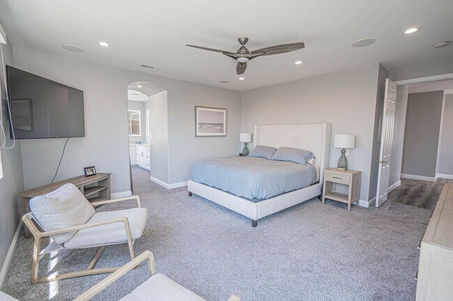 Building Photo - Spectacular 5-Bedroom Home with Pool, RV P...