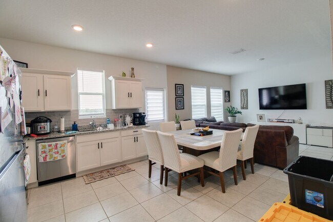 Building Photo - 8732 Sportsman Lp