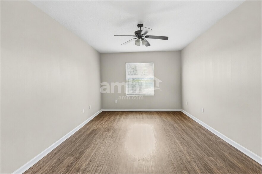 Building Photo - 810 Dunkirk Ave NW
