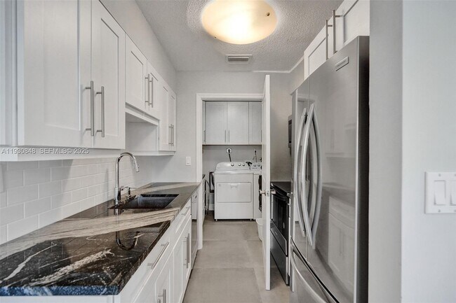 Building Photo - 902 Mandarin Isle