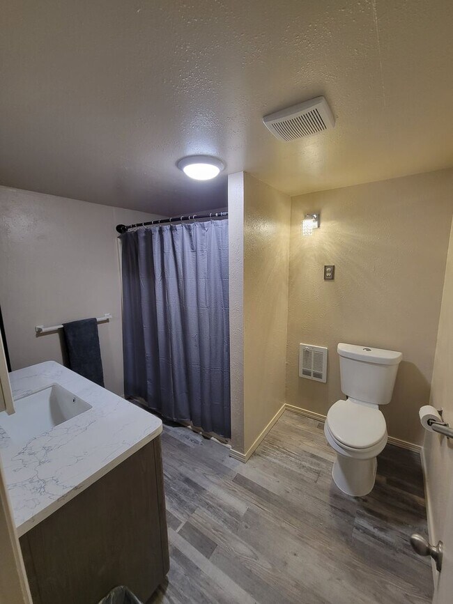 Building Photo - Sweet Two Bedroom Home Minutes from Downtown Port Orchard!