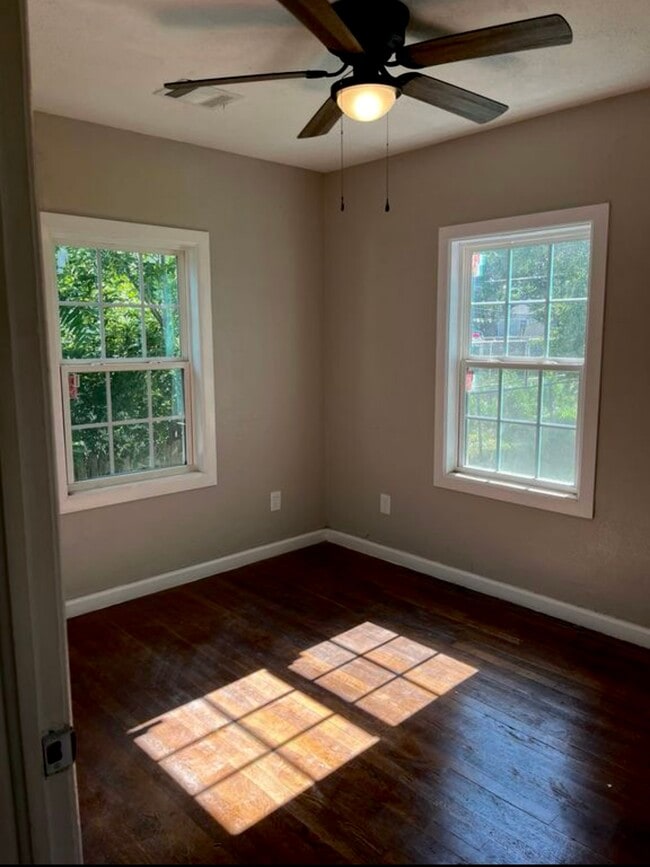 Building Photo - 1302 Parker St