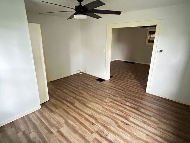 Building Photo - Updated 2-3 bed HOUSE in Fort Thomas