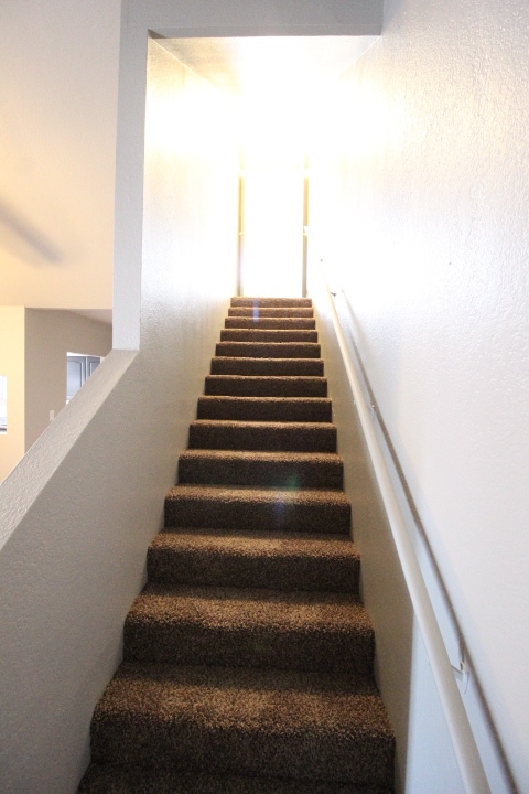 Building Photo - 1932 Lariat Cir