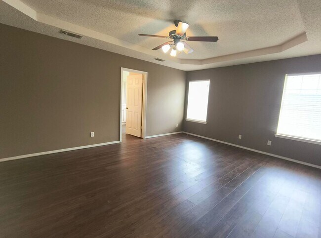 Building Photo - Nice and Spacious 3 bedroom, 2 bath home in Southland!