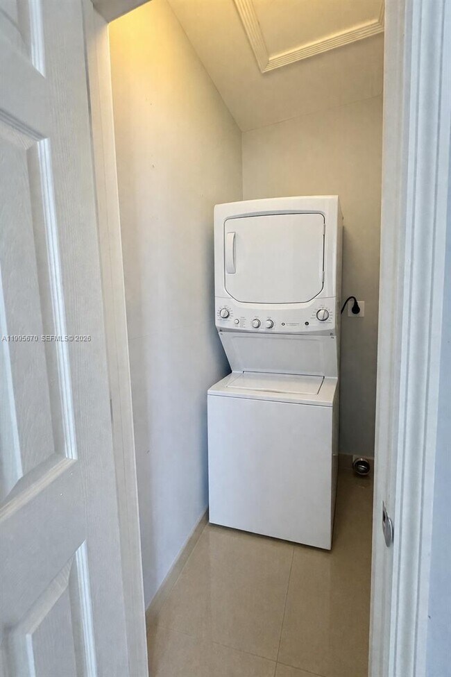 Building Photo - 2157 NW 28th St