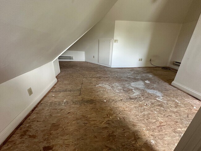 Building Photo - North Campus OSU Single Family Home with 2...