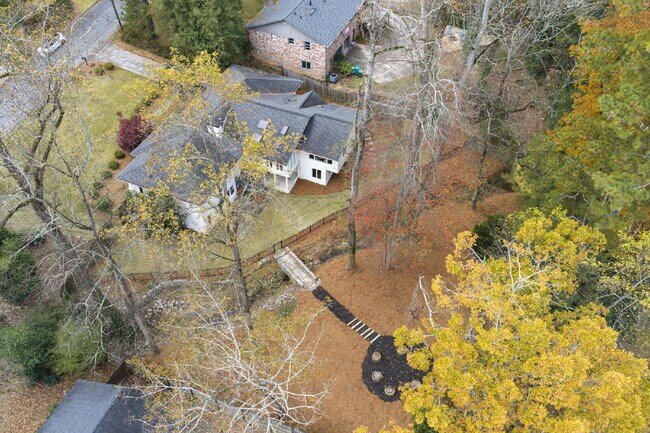 Building Photo - Move in before December 31st and get $100 OFF your rent for the first 3 months — PLUS a $250 Amaz...