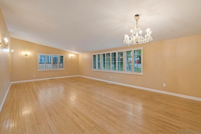 Building Photo - 6430 La Jolla Scenic S Dr