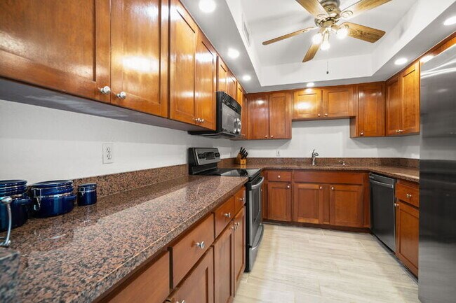 Building Photo - Charming 2-Bedroom, 1-Bathroom Fully Furnished Condo in the Heart of Downtown St. Petersburg!