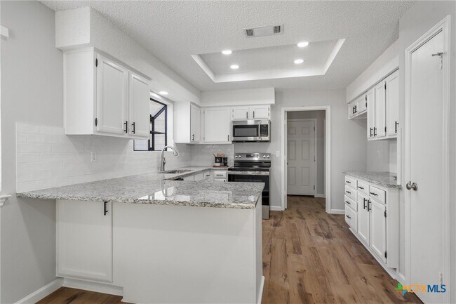 Building Photo - 101 N Kings Canyon Dr