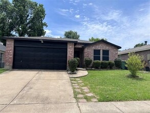 Building Photo - 1438 Eastview Dr