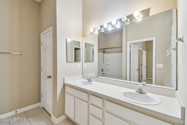 Building Photo - 5831 Parkstone Crossing Dr