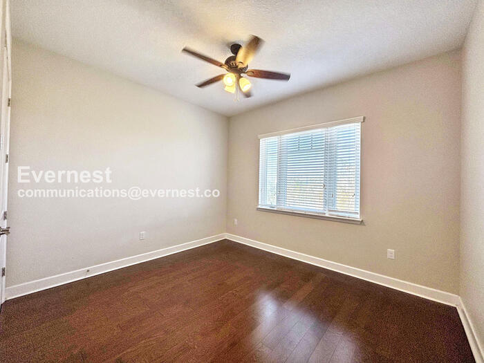 Building Photo - 13873 Benavente Ave