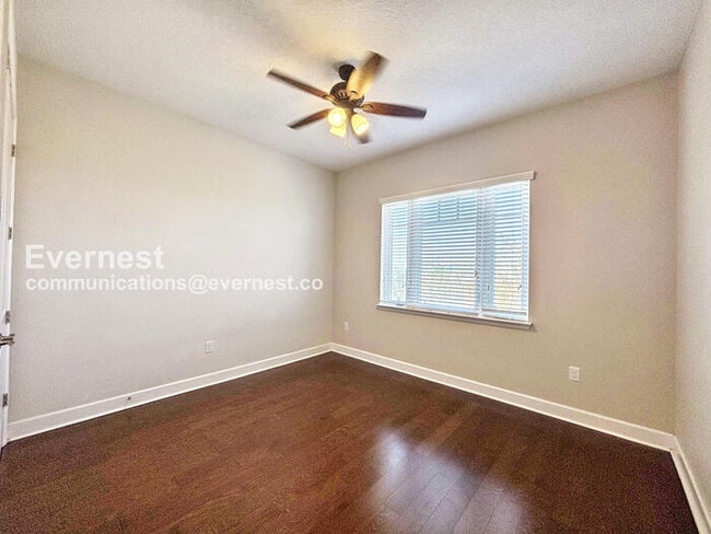 Building Photo - 13873 Benavente Ave