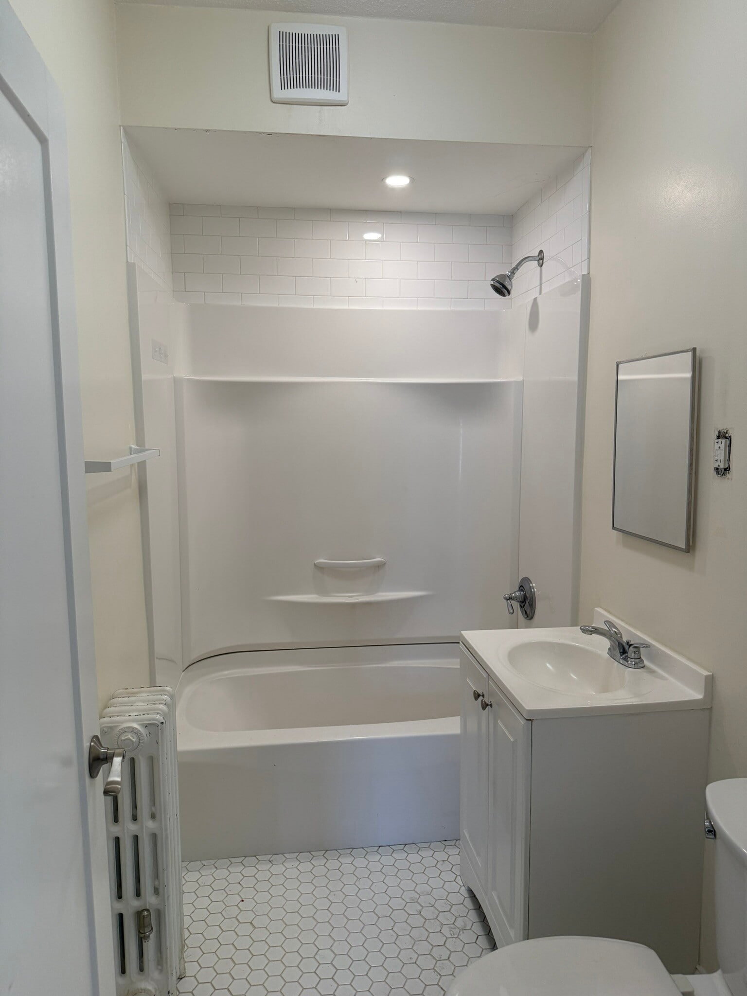 Building Photo - 93 Sydney St