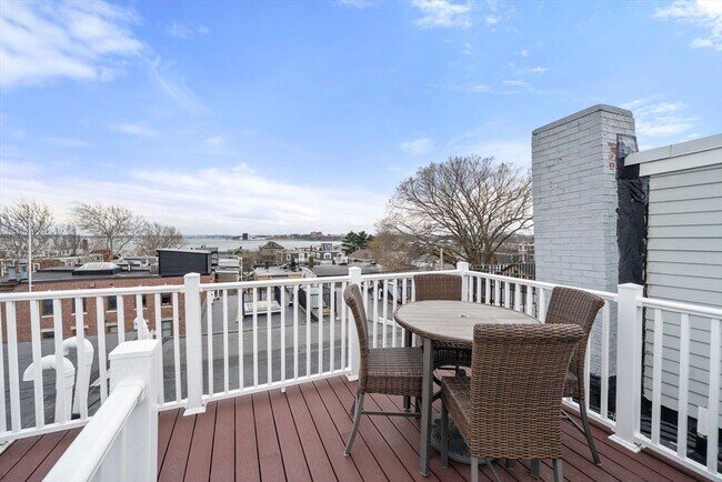 Building Photo - 695 E 8th St