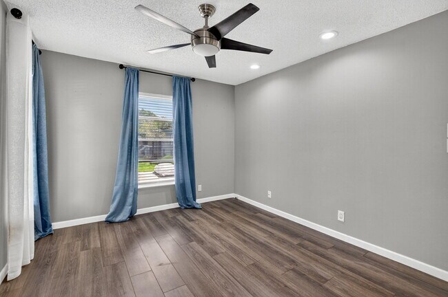 Building Photo - 7535 S Oriole Blvd