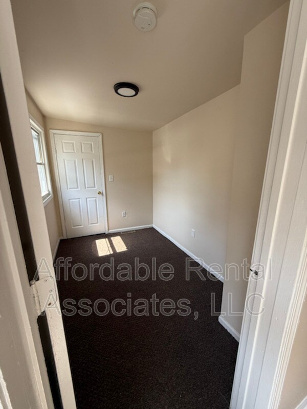 Building Photo - 1425 S 11th St