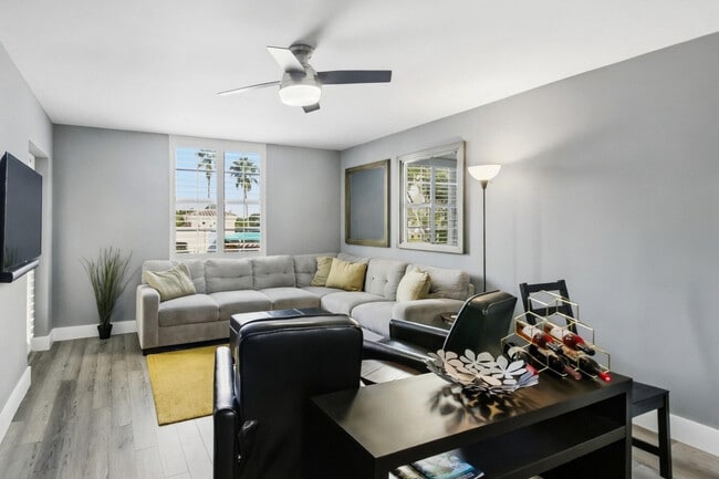 Building Photo - 520 SE 5 Ave