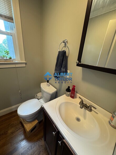 Building Photo - 47 Beech Glen St