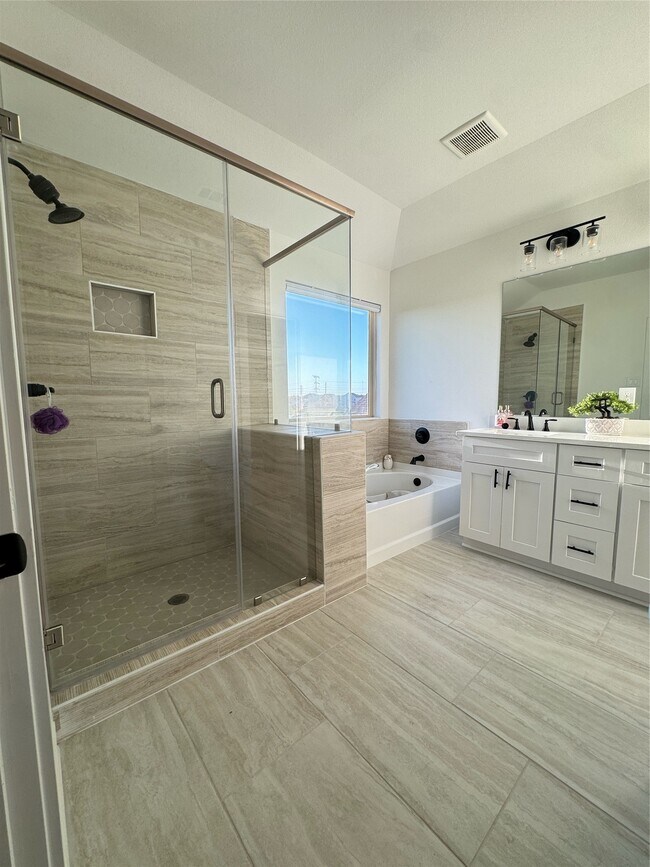 Building Photo - 6630 Escondido Dr