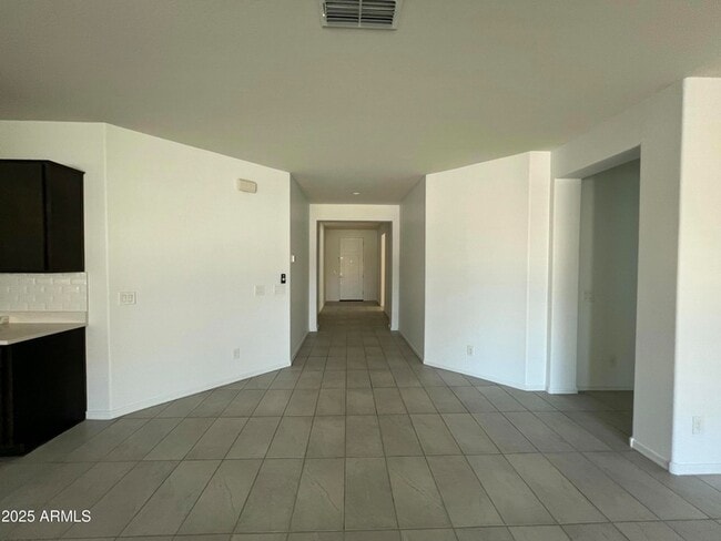 Building Photo - 8757 W Rancho Dr