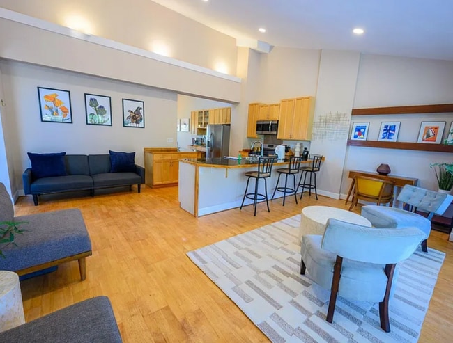 Building Photo - 4433 Date Ave