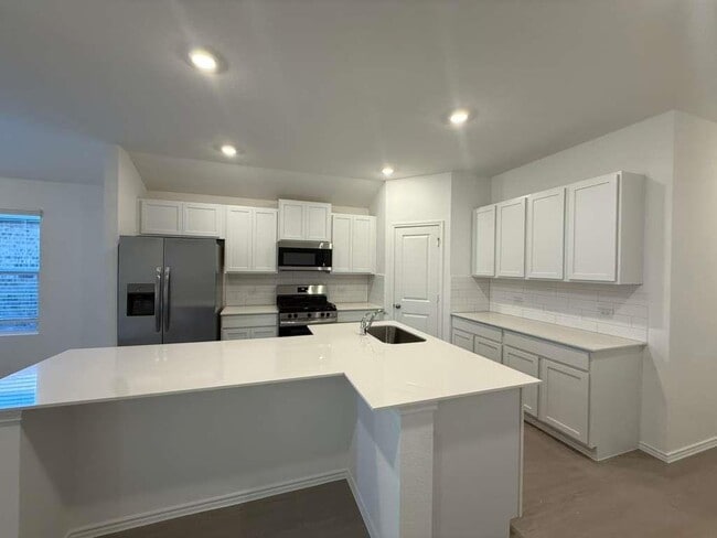 Building Photo - 591 Sormonne Lp