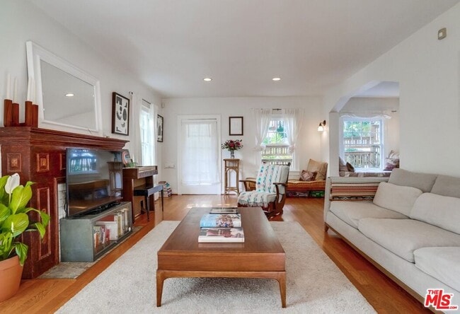 Building Photo - 2154 Willetta Ave N