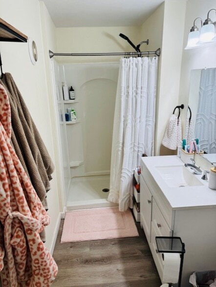 Building Photo - 826 7th St S