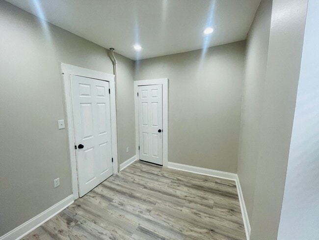 Building Photo - 289 Elmwood Ave