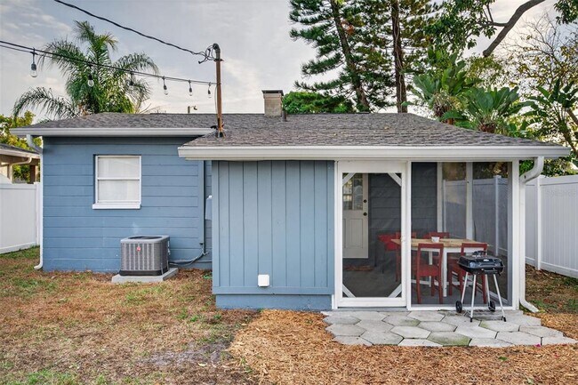 Building Photo - 2301 14th Ave N