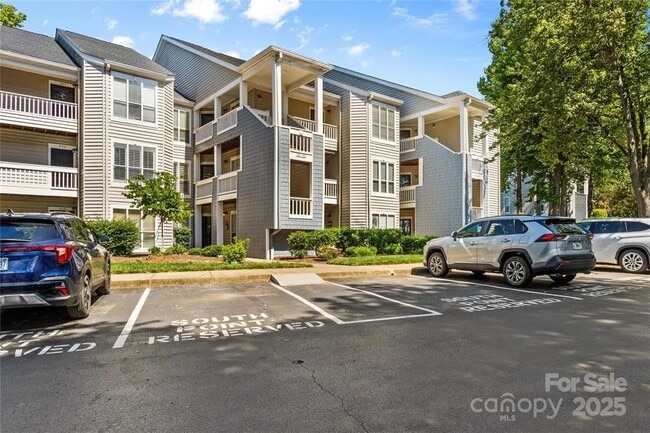 Building Photo - 928 Southwest Dr