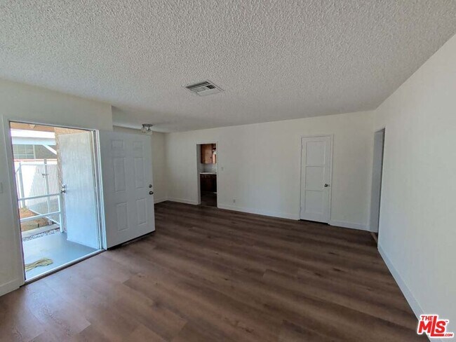 Building Photo - 7758 N Glenoaks Blvd