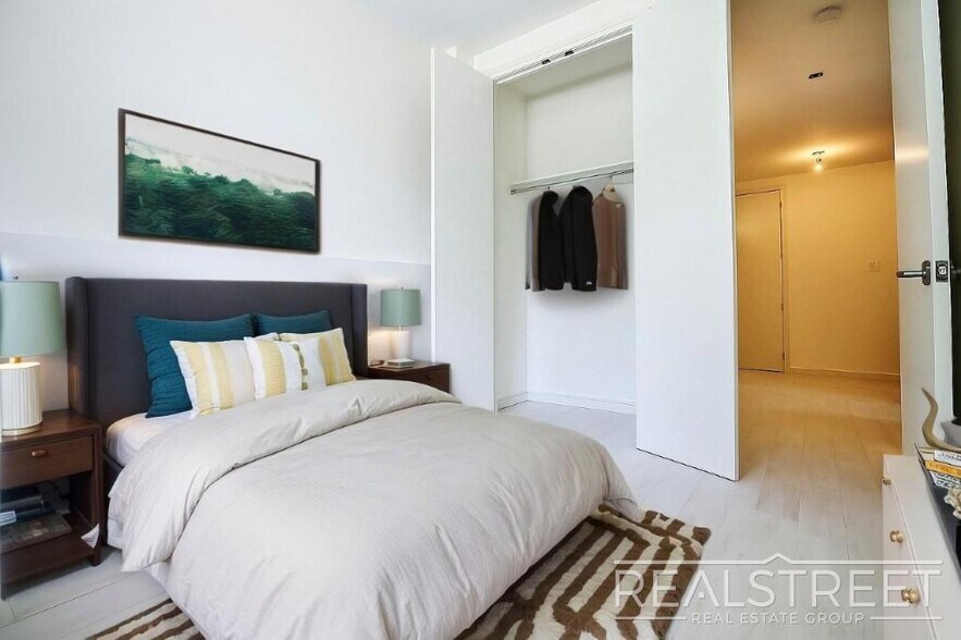 Building Photo - NEW! 3 Bed 2 BA Duplex with Garden in PLG!