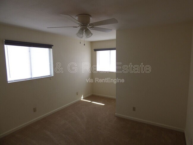 Building Photo - 1309 W 7th Pl