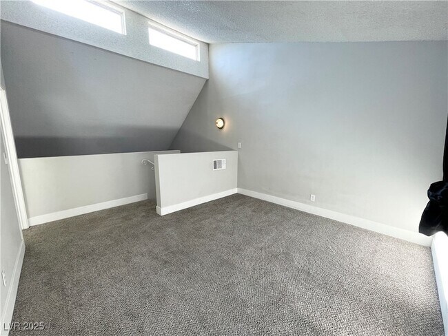 Building Photo - 5187 Garden Ln