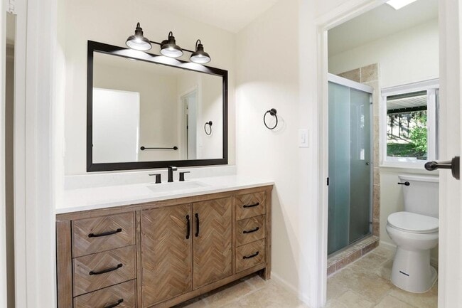 Building Photo - 1201 Weymoth Dr