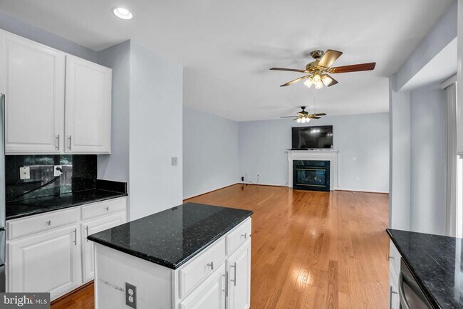 Building Photo - 8142 Tenbrook Dr