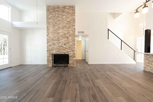 Building Photo - 3424 W Thude Dr