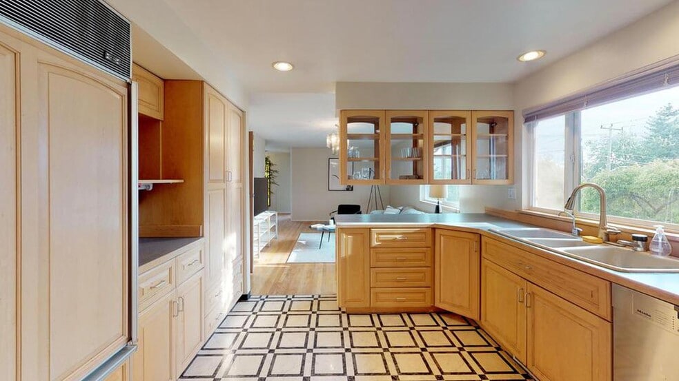 Building Photo - 510 N 87th St