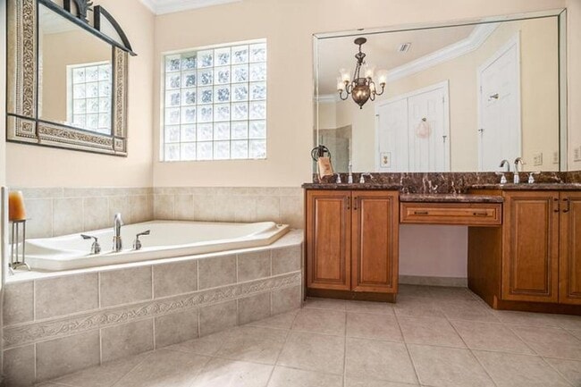 Building Photo - 3483 Collonade Dr