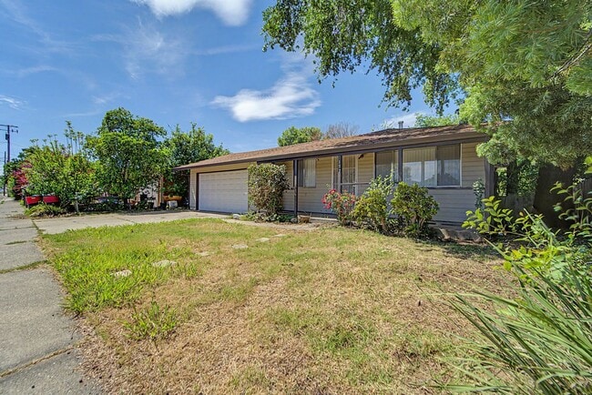 Building Photo - 3 bedroom 1 bath house in Yuba City