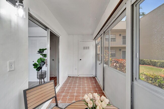 Building Photo - 52 Burgundy N