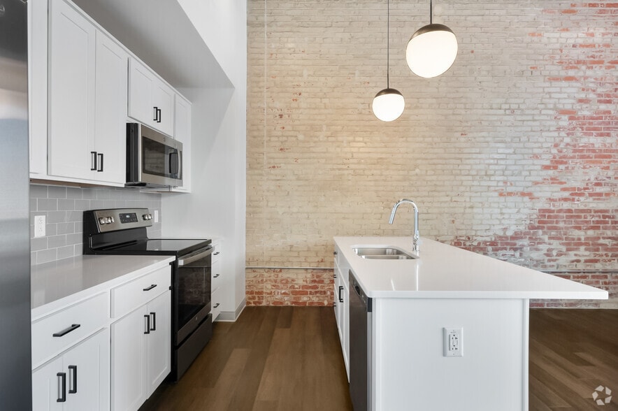 1BR, 1BA - 983SF - Kitchen - The Mill at Prattville