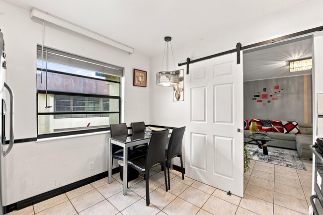 Building Photo - 226 Capri E