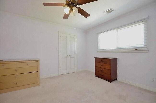 Building Photo - 3202 Bayou Dr